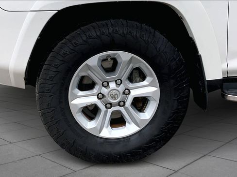 Used 2019 Toyota 4Runner SR5 Premium image 10