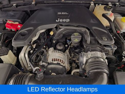 Used 2019 Jeep Wrangler Unlimited Sahara w/ Uconnect 4C Nav & Sound Group AWD/4WD image 12