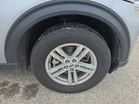 Used 2024 Ford Explorer XLT w/ Equipment Group 202A image 10