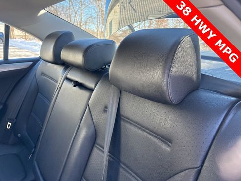Used 2017 Volkswagen Jetta SE image 24