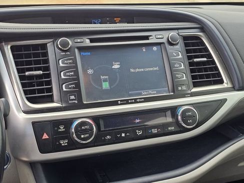 Used 2018 Toyota Highlander Limited Platinum image 9