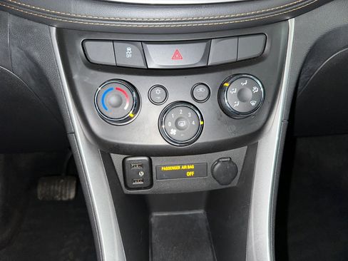 Certified 2021 Chevrolet Trax LS w/ Tint and Cruise Package image 12