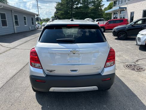 Used 2016 Chevrolet Trax LT w/ LPO, Cargo Package FWD image 6