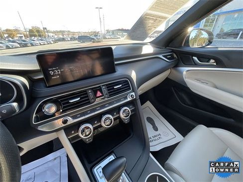 Used 2023 Genesis G70 2.0T image 17