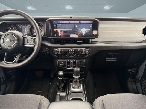 Used 2025 Jeep Gladiator Sport image 27