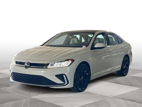 Used 2025 Volkswagen Jetta SE FWD image 4