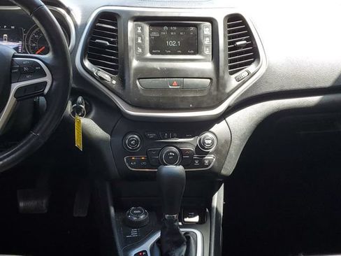 Used 2015 Jeep Cherokee Latitude AWD/4WD image 25