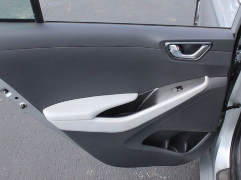 Used 2022 Hyundai Ioniq Limited FWD image 28