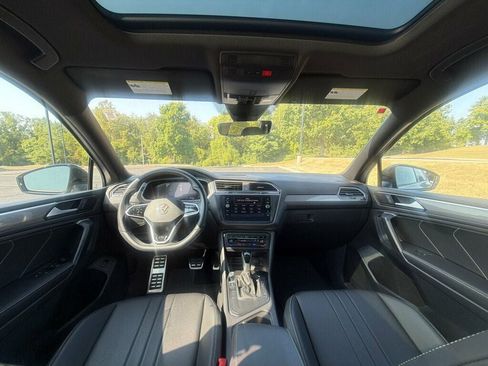 Used 2024 Volkswagen Tiguan SE R-Line FWD image 11