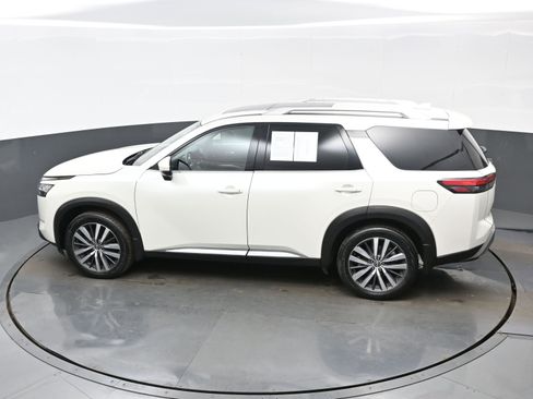 Used 2022 Nissan Pathfinder Platinum w/ Cargo Package image 37