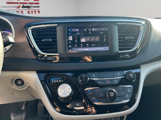 Used 2023 Chrysler Voyager LX FWD image 21