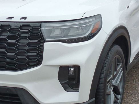 Used 2025 Ford Explorer ST-Line w/ Premium Package image 11