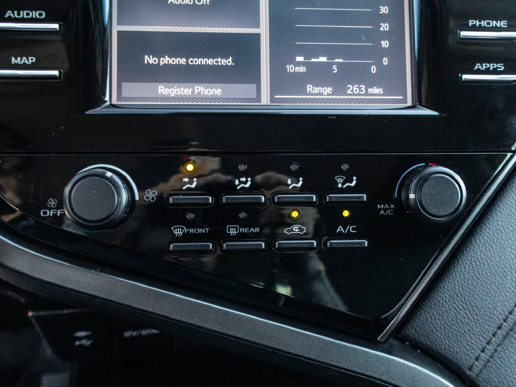 Used 2019 Toyota Camry LE FWD image 27