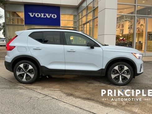 Certified 2026 Volvo XC40 B5 Plus AWD/4WD image 5