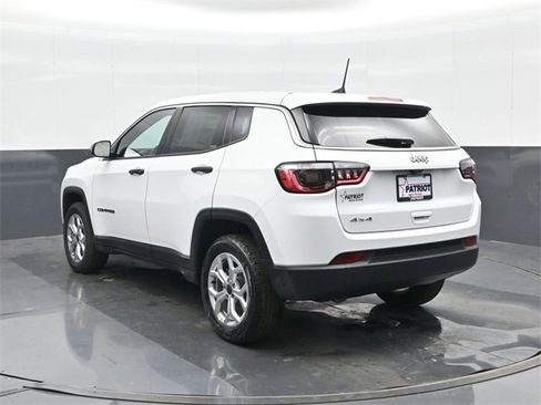 Used 2025 Jeep Compass Sport image 2