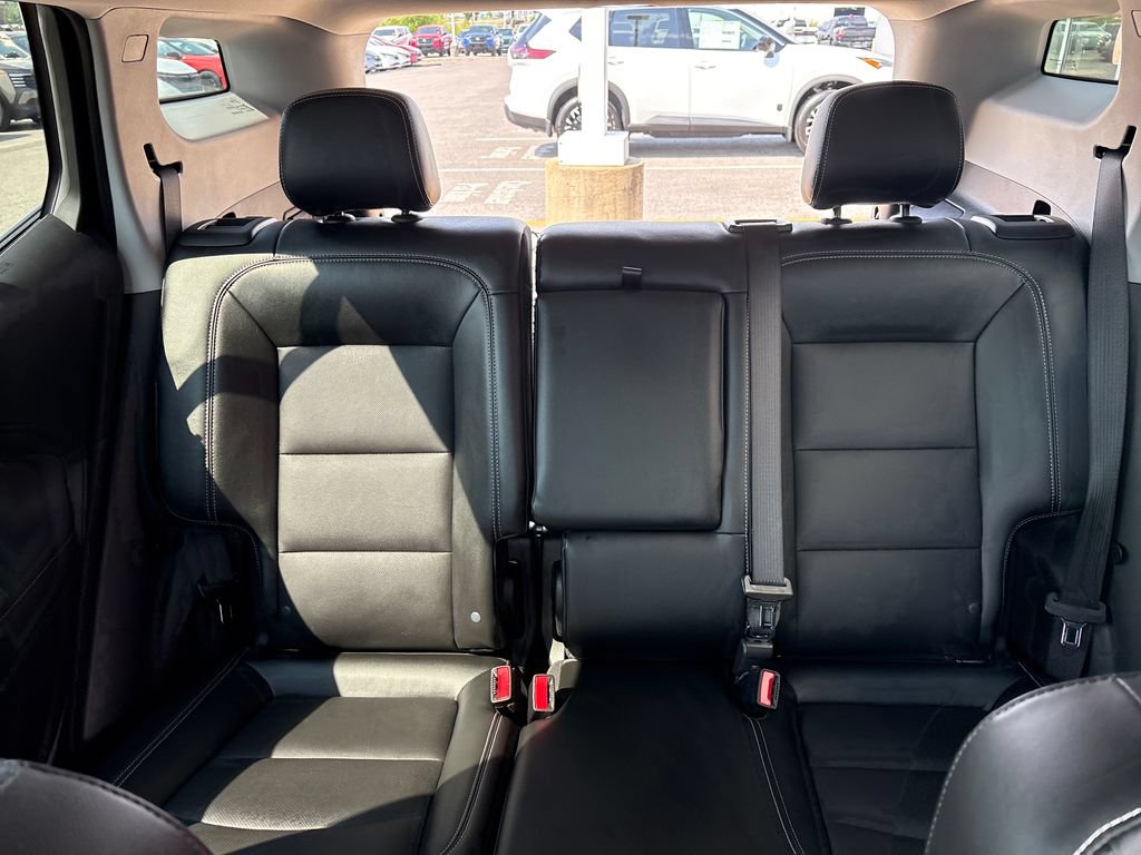Used 2023 GMC Terrain SLT w/ Tech Package FWD image 37