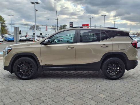 Used 2023 GMC Terrain SLE w/ Driver Convenience Package image 7