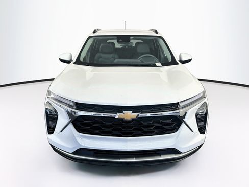 Used 2026 Chevrolet Trax LT FWD image 2