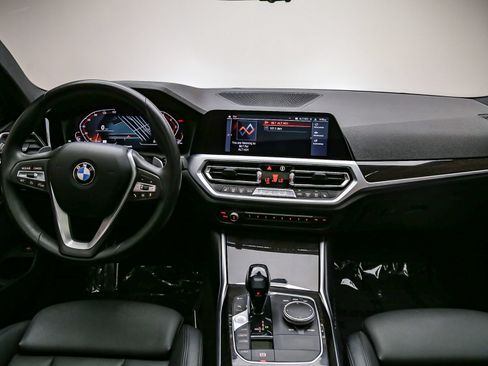 Used 2019 BMW 330i Sedan w/ Convenience Package RWD image 13