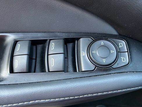 Used 2023 Buick Enclave Essence w/ Experience Buick Package FWD image 19