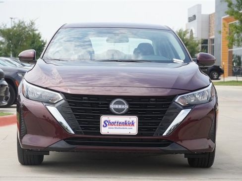 Used 2025 Nissan Sentra SV image 2