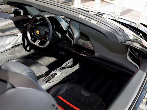 Used 2022 Ferrari SF90 Spider image 38