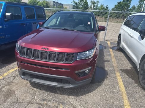 Used 2021 Jeep Compass Latitude w/ Sun and Sound Group AWD/4WD image 3