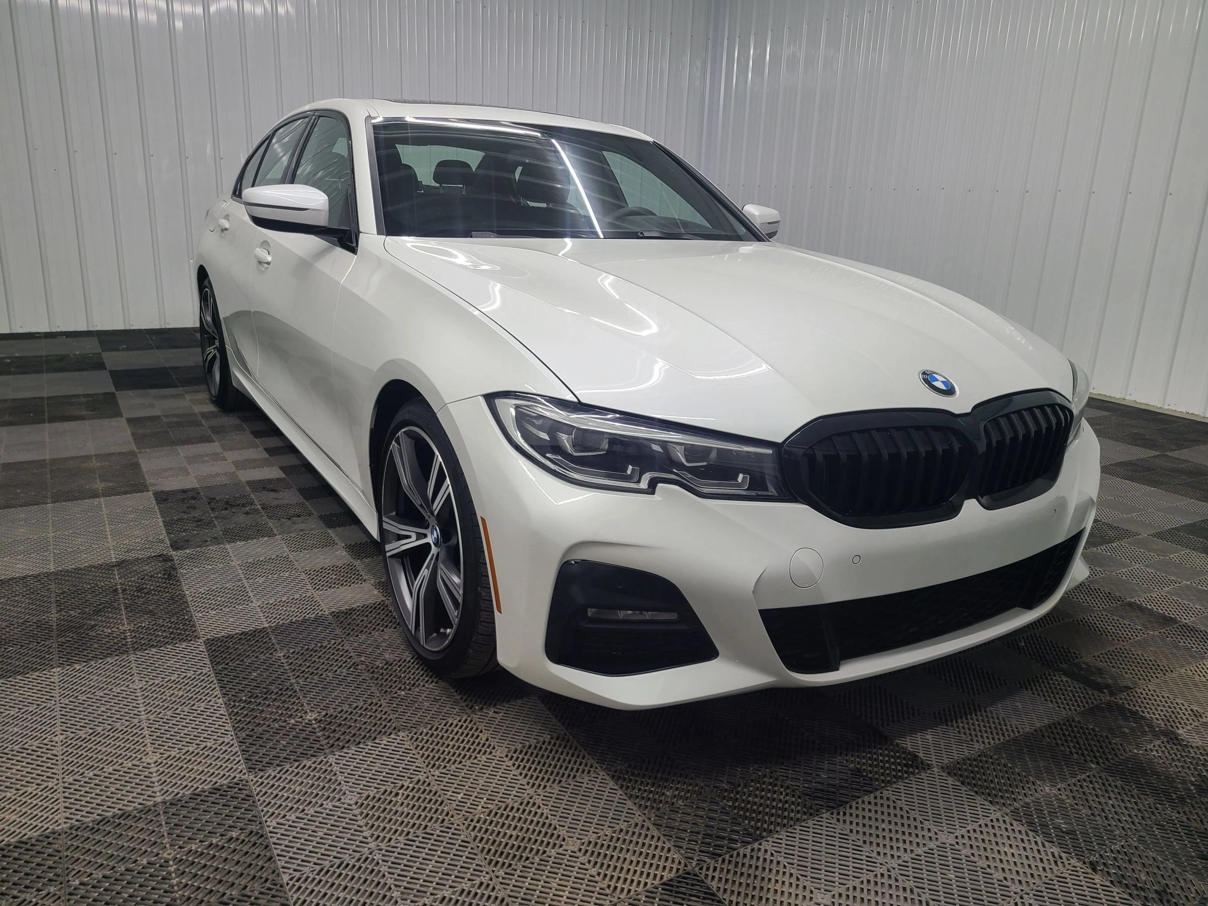Used 2019 BMW 330i Sedan w/ M Sport Package RWD image 14