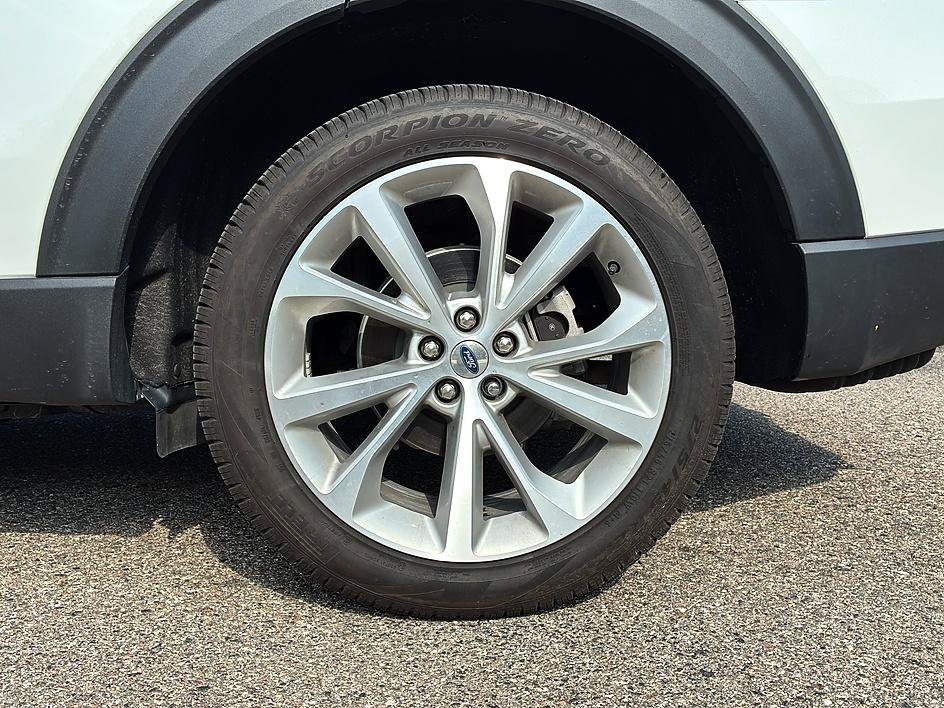 Used 2024 Ford Explorer Platinum w/ Class IV Trailer Tow Package AWD/4WD image 17