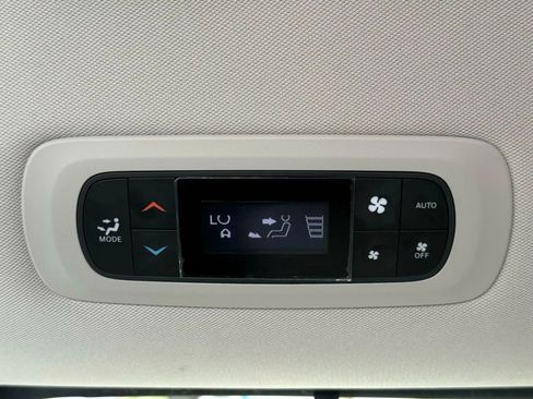 Used 2017 Chrysler Pacifica Touring-L w/ Tire & Wheel Group image 51