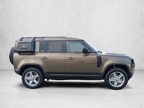 Used 2022 Land Rover Defender 110 SE AWD/4WD image 4