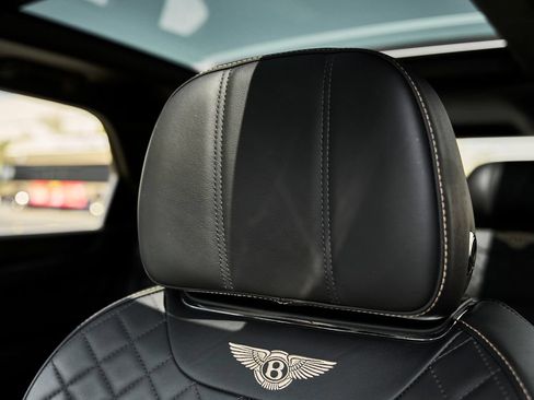 Used 2017 Bentley Bentayga AWD/4WD image 40