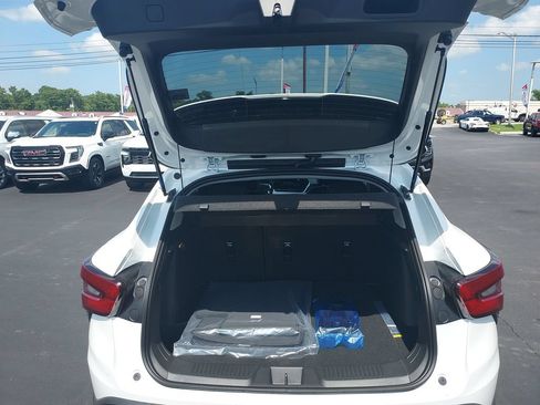 New 2026 Chevrolet Trax LT w/ LT Convenience Package FWD image 20