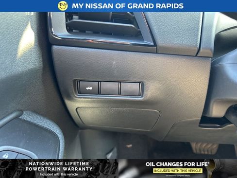 New 2026 Nissan Sentra SR w/ Floor Mat Package FWD image 13