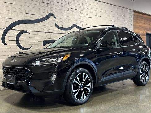 Used 2022 Ford Escape SEL w/ Technology Package AWD/4WD image 9