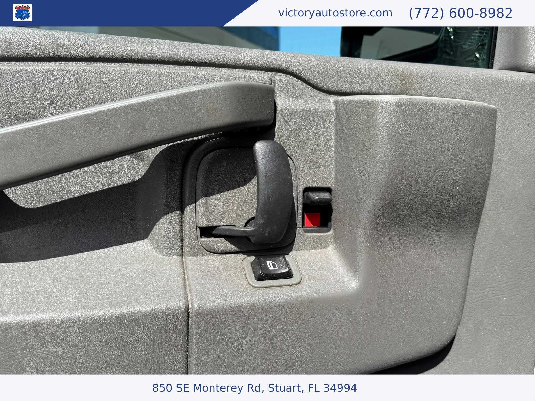 Used 2017 Chevrolet Express 2500 RWD image 10