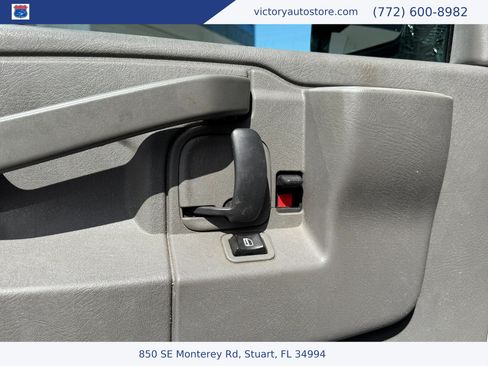 Used 2017 Chevrolet Express 2500 RWD image 10