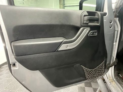Used 2013 Jeep Wrangler Unlimited Sahara image 14