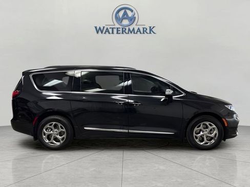 Used 2023 Chrysler Pacifica Limited image 6