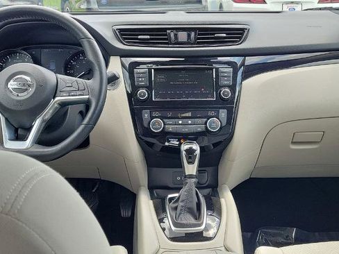 Used 2022 Nissan Rogue Sport SV AWD/4WD image 16