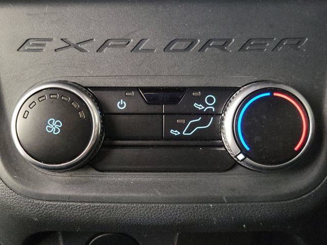 Used 2025 Ford Explorer ST-Line w/ ST-Line Street Pack AWD/4WD image 16