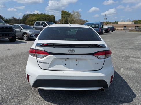 Used 2021 Toyota Corolla LE FWD image 3