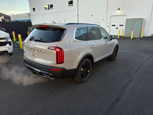 Used 2022 Kia Telluride EX w/ EX Premium Package image 5