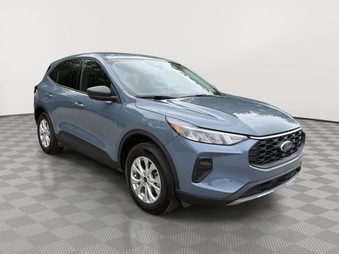 Used 2025 Ford Escape Active w/ Cold Weather Package AWD/4WD image 9