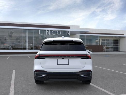 New 2026 Lincoln Nautilus Premier image 5