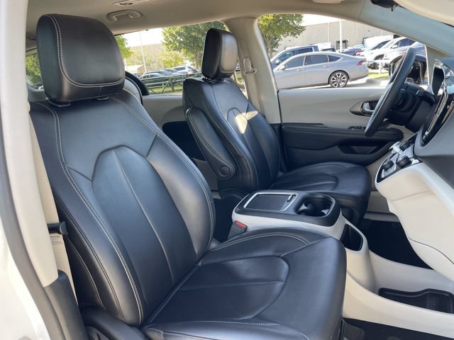 Used 2024 Chrysler Pacifica Touring-L FWD image 26
