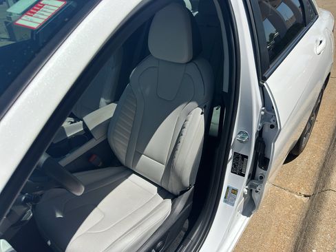 Used 2025 Hyundai Elantra Limited FWD image 29