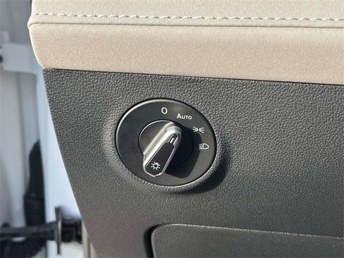 Used 2025 Volkswagen Taos SE image 22