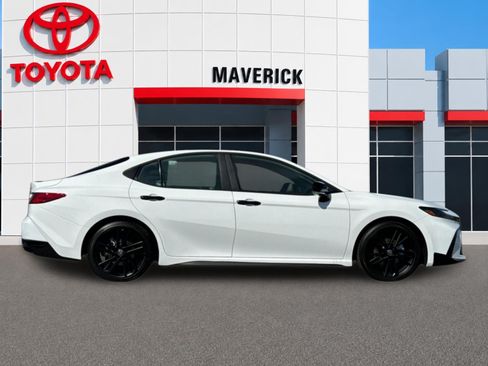 New 2026 Toyota Camry Hybrid FWD image 6