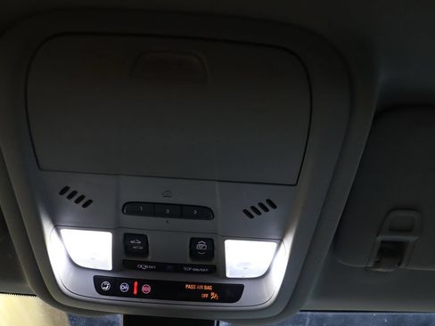 Used 2020 Chevrolet Equinox LT FWD image 44